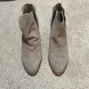 Dolce Vita suede light grey booties